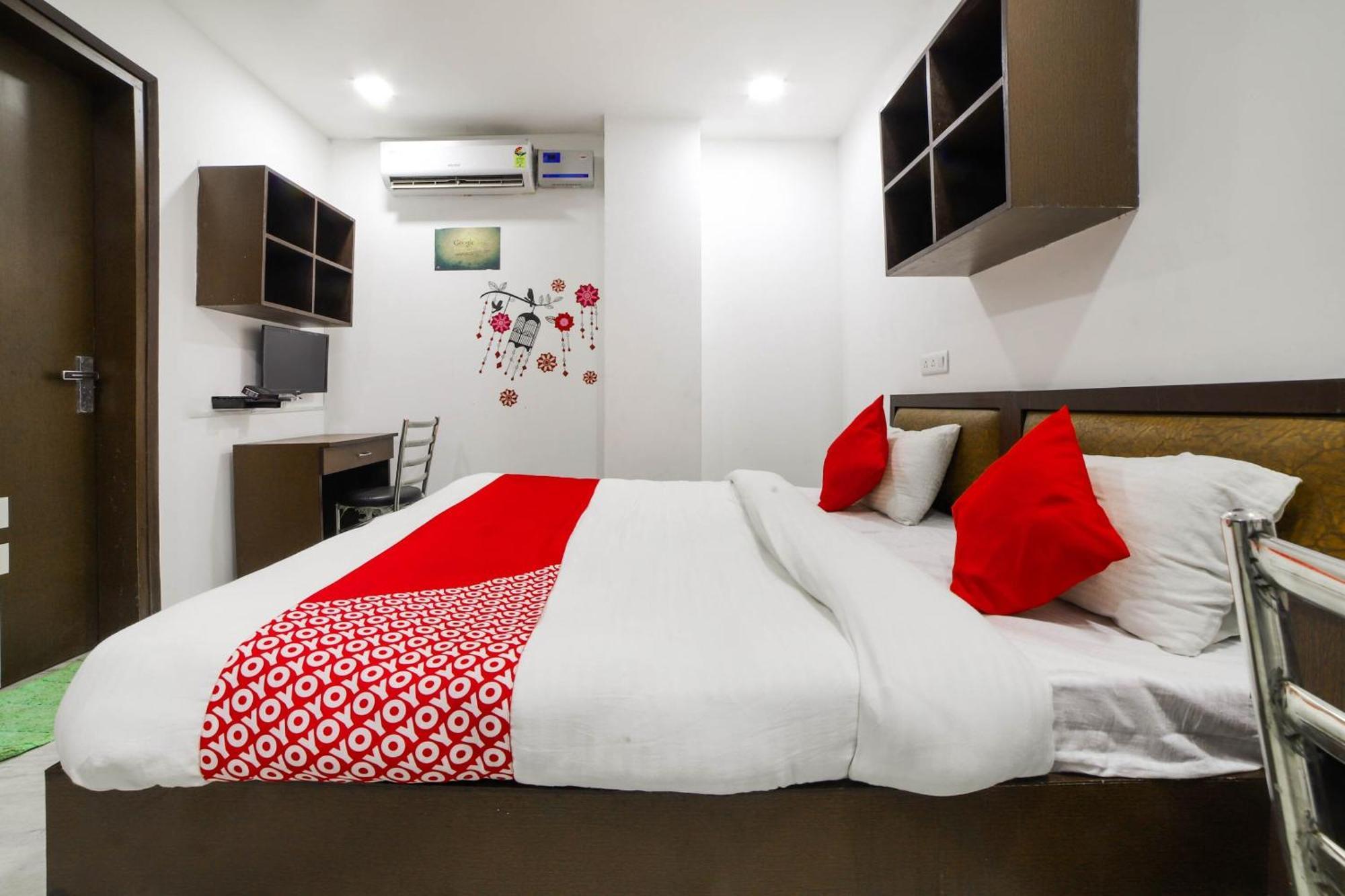 Hotel Seven S Дели Экстерьер фото