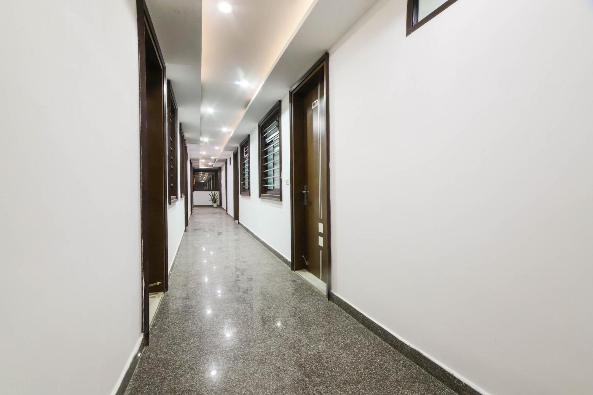Hotel Seven S Дели Экстерьер фото