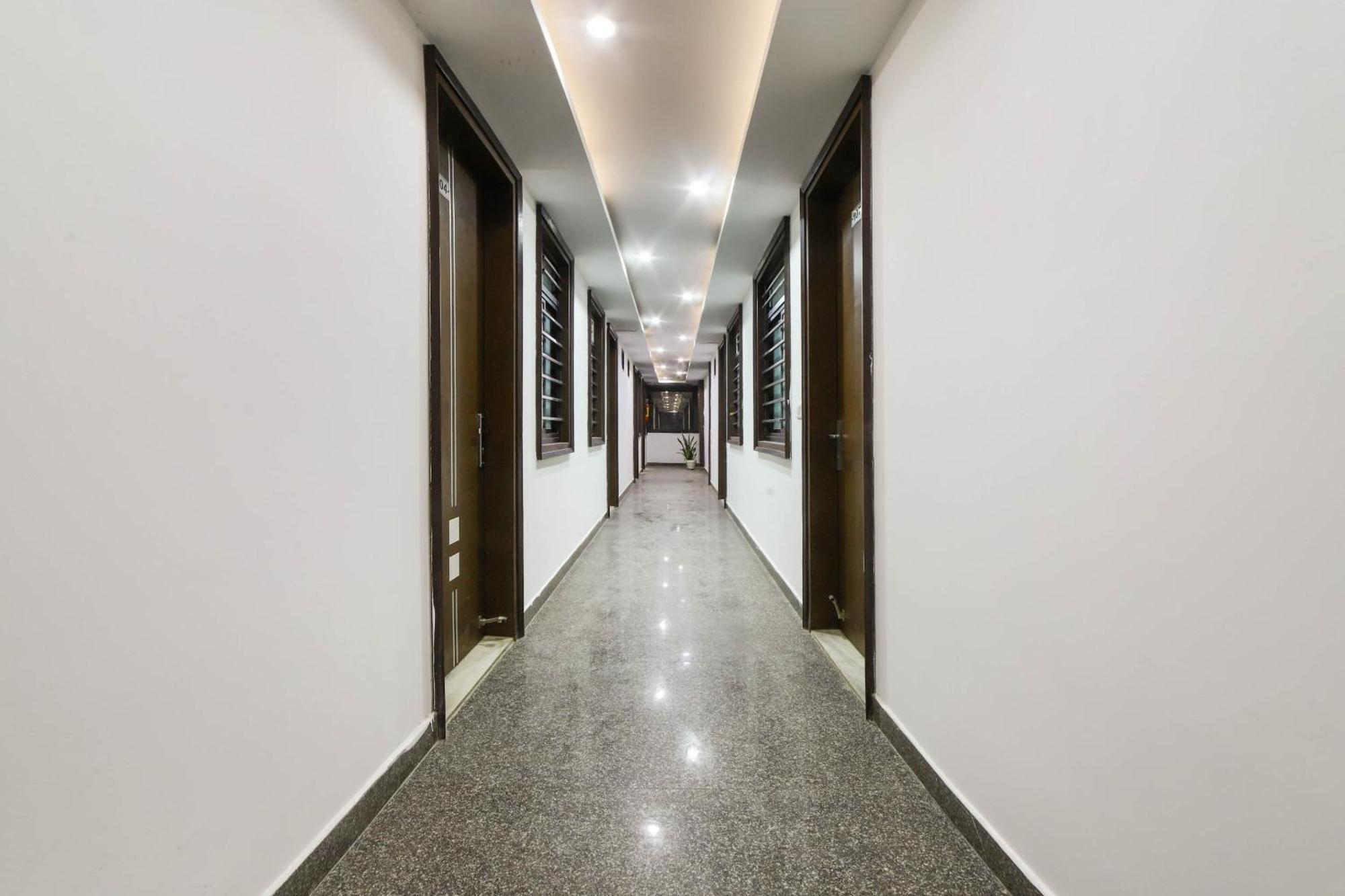 Hotel Seven S Дели Экстерьер фото